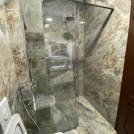 Apartment Comfortable 2-br For 4 *