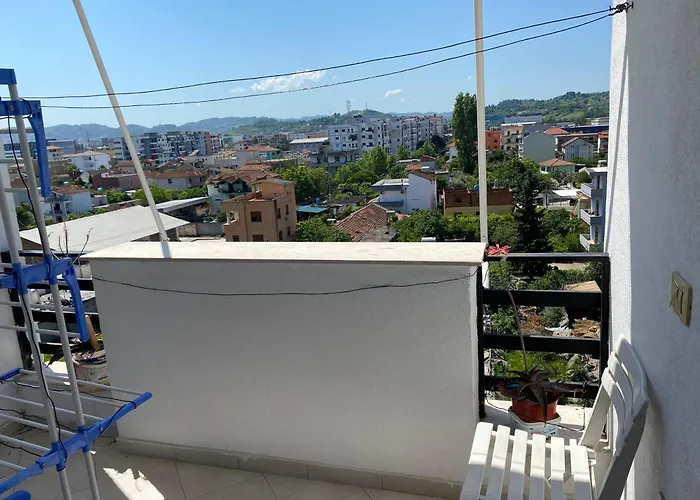 Comfortable 2-br For 4