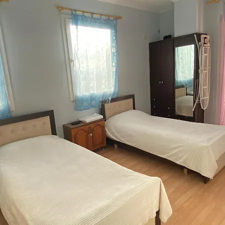 Comfortable 2-br For 4 * Tirana