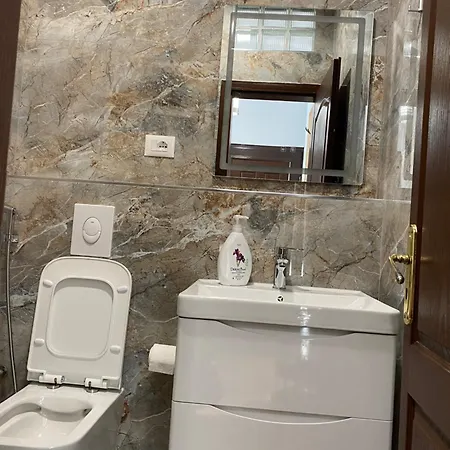 Comfortable 2-br For 4 公寓 地拉那