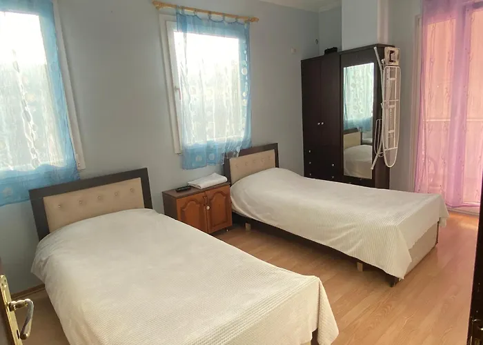 Comfortable 2-br For 4 * 티라나